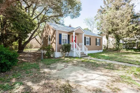 Exterior - 593 Thole St, Norfolk, VA 23505 photo 4 of 12