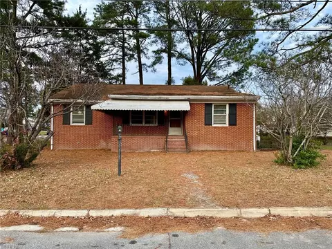 708 Maryland Ave, Suffolk, VA 23434