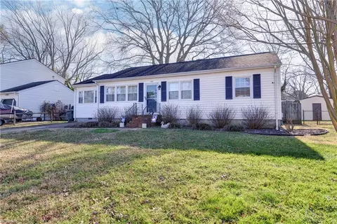 256 Malden Ln, Newport News, VA 23602