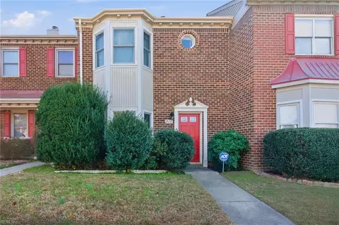 717 Creekside Cres, Chesapeake, VA 23320