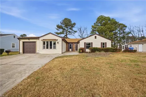 1253 Sir Kay Dr, Chesapeake, VA 23323
