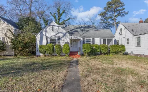240 Sandpiper Dr, Portsmouth, VA 23704