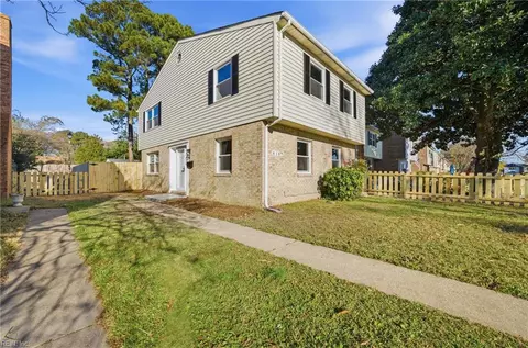 818 Biltmore Dr, Virginia Beach, VA 23454