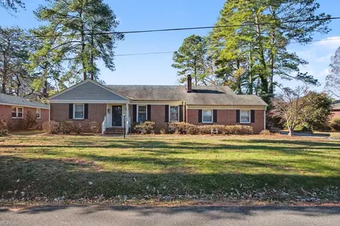 4049 Oak Dr, Chesapeake, VA 23321