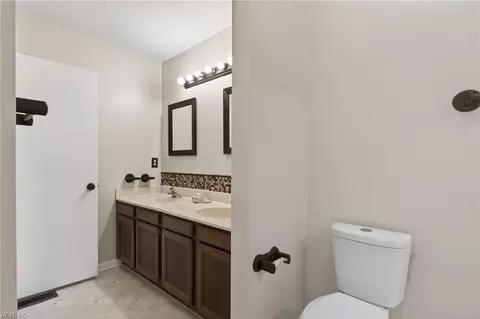 Bath - 214 N First St, Hampton, VA 23664 photo 4 of 5