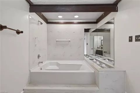 Bath - 214 N First St, Hampton, VA 23664 photo 3 of 5