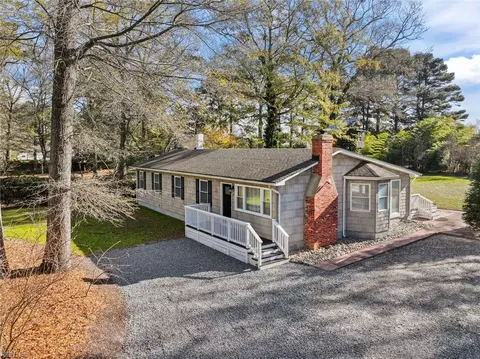 5916 Hattie St, Virginia Beach, VA 23457