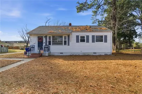 9 Gay Dr, Newport News, VA 23606