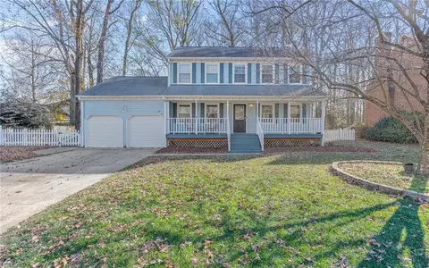 1219 Fairway Dr, Chesapeake, VA 23320