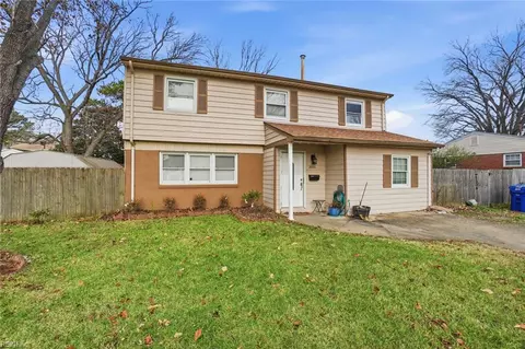 3016 Coach House Ln, Virginia Beach, VA 23452