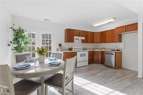 1043 Coastaway Dr, Virginia Beach, VA 23451