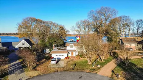 13 Jamesview Cir, Smithfield, VA 23430