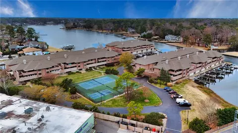 700 Oriole Dr #513, Virginia Beach, VA 23451