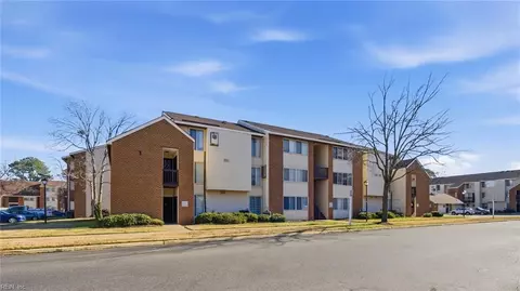 109 Hampton Club Dr #3, Hampton, VA 23666