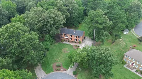 300 Windlesham Dr, Chesapeake, VA 23322