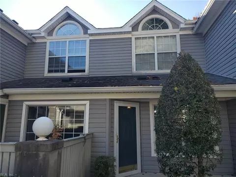 806 Rue Marseille, Chesapeake, VA 23320