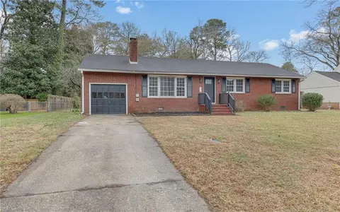 5513 S Greenefield Dr, Portsmouth, VA 23703
