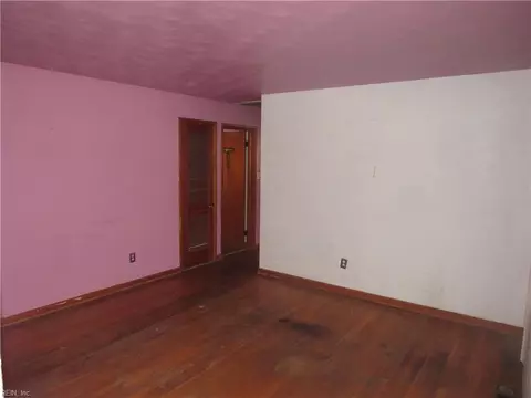 Living - 10 W Walker Rd, Hampton, VA 23666 photo 1 of 4