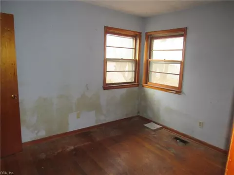 Bedroom - 10 W Walker Rd, Hampton, VA 23666 photo 3 of 4