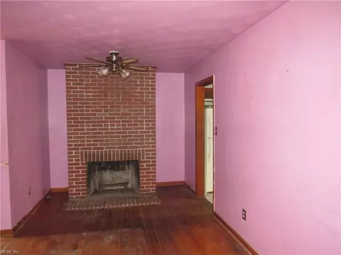 Living - 10 W Walker Rd, Hampton, VA 23666 photo 2 of 4