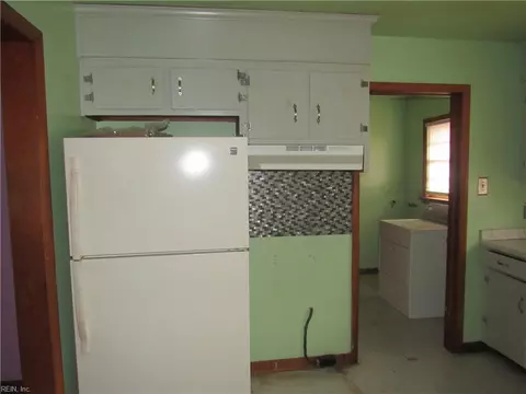 Kitchen - 10 W Walker Rd, Hampton, VA 23666 photo 2 of 2