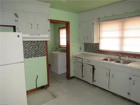 Kitchen - 10 W Walker Rd, Hampton, VA 23666 photo 1 of 2