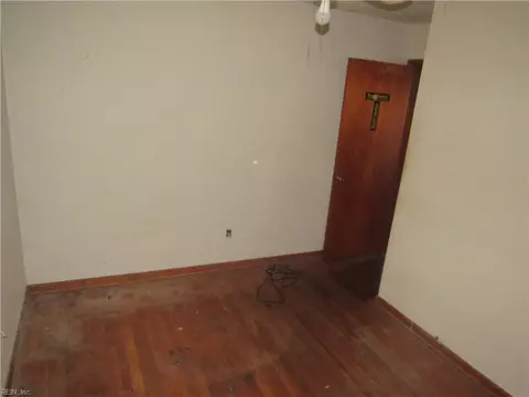 Bedroom - 10 W Walker Rd, Hampton, VA 23666 photo 2 of 4