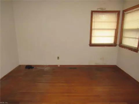 Living - 10 W Walker Rd, Hampton, VA 23666 photo 4 of 4