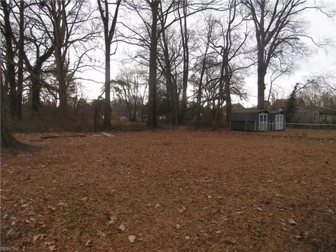 Exterior - 10 W Walker Rd, Hampton, VA 23666 photo 2 of 3