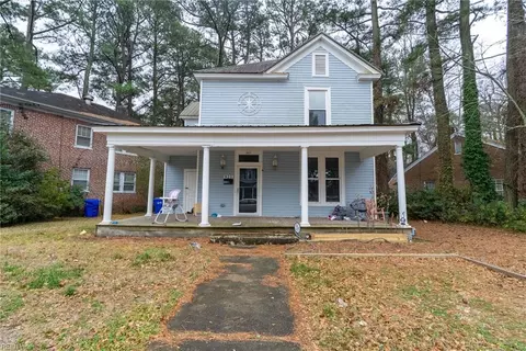 921 Howard Pl, Suffolk, VA 23434