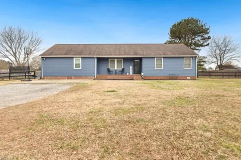 304 Longview Cir, Smithfield, VA 23430