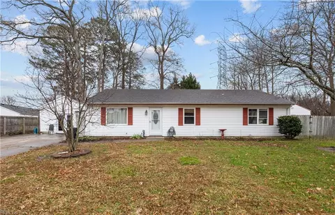 1205 Bramblewood Ct, Chesapeake, VA 23323