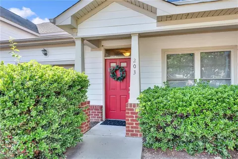 200 Seasons Cir #203, Suffolk, VA 23434