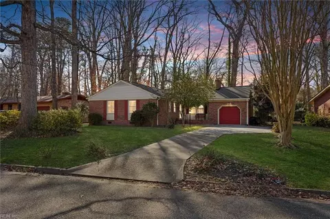 93 Nicewood Dr, Newport News, VA 23602