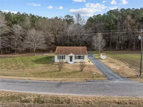 5225 Crumpler Rd, Wakefield, VA 23888