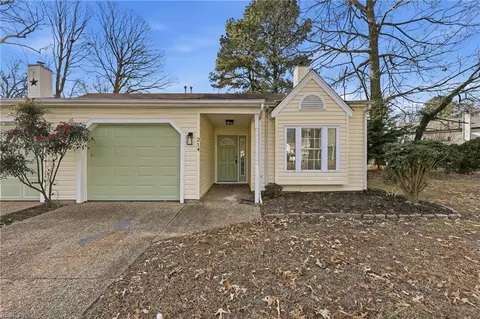 214 Ashridge Ln, Newport News, VA 23602