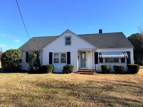 22 Jackson St, Onancock, VA 23417