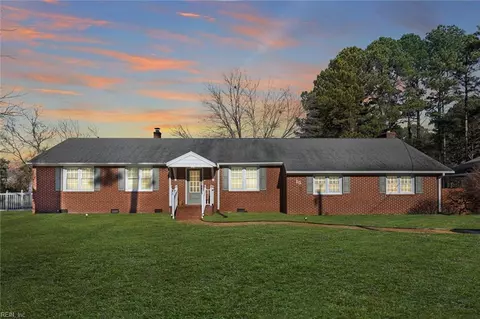 15 Willow Rd, Hampton, VA 23664