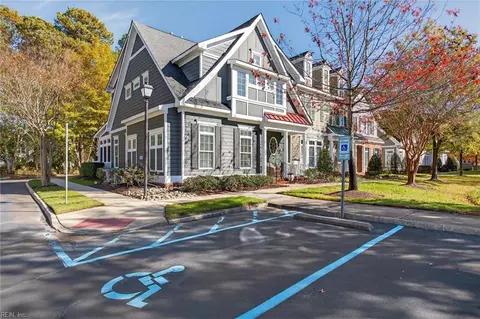 1072 Cranberry Dr, Chesapeake, VA 23320