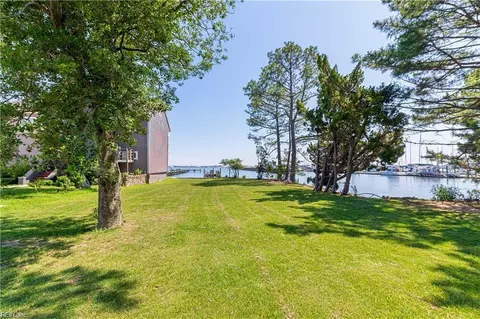 1459 Bayville St, Norfolk, VA 23503
