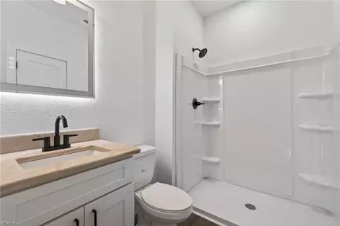 Bath - 3213 Shell Rd, Hampton, VA 23661 photo 1 of 4