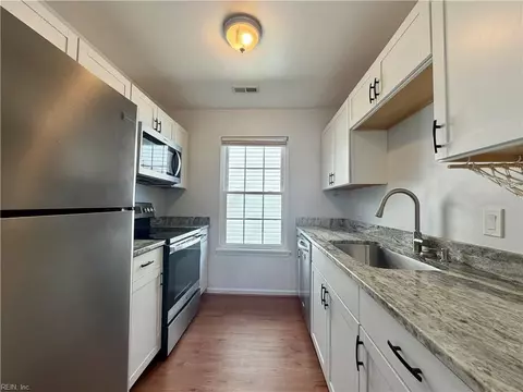 604 Fernwood Farms Rd, Chesapeake, VA 23320