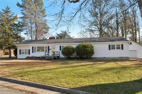 34 Meadow Creek Dr, Newport News, VA 23608