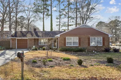 700 Pelham Dr, Newport News, VA 23608