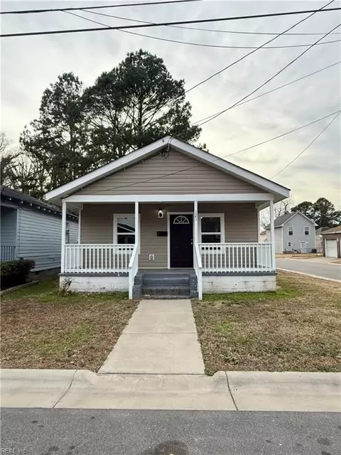 121 S 10th St, Suffolk, VA 23434