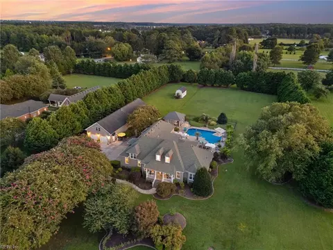 307 Hickory Station Dr, Chesapeake, VA 23322