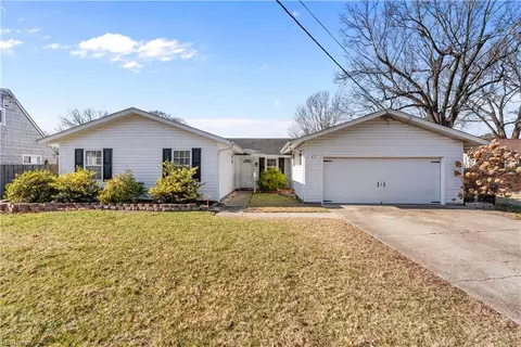 437 E Farmington Rd, Virginia Beach, VA 23454