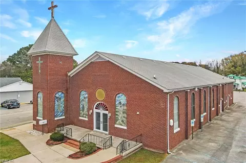 1613 Washington St, Suffolk, VA 23434