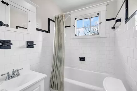 Bath - 159 Columbia Ave, Hampton, VA 23669 photo 2 of 2