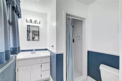 Bath - 159 Columbia Ave, Hampton, VA 23669 photo 1 of 2